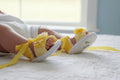 Meisjessandalen met bananenprint en strasssteentjes