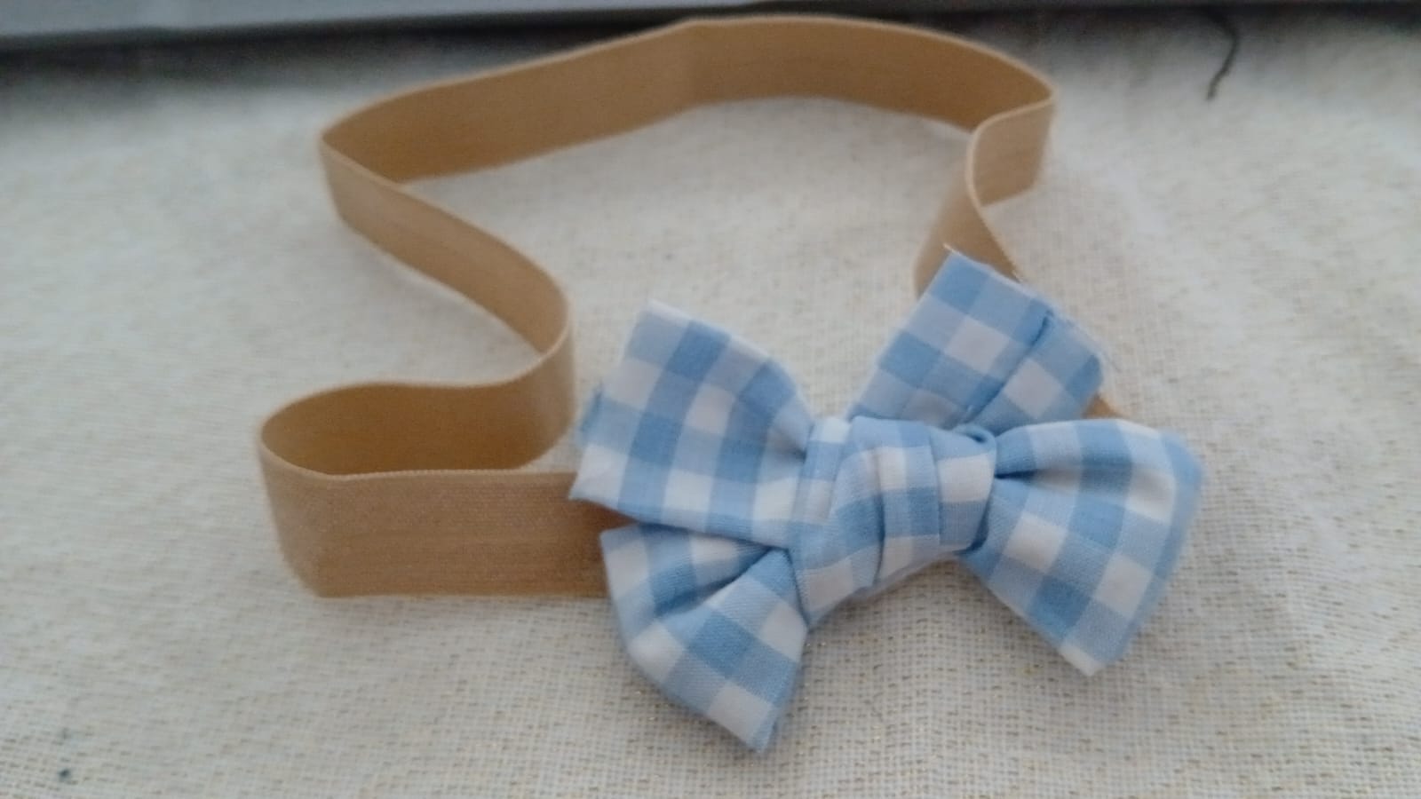 haarband met blauw geruite strik