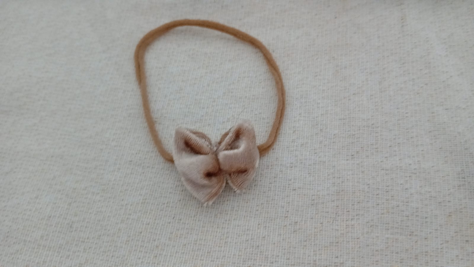 beige fluwelen hoofdband
