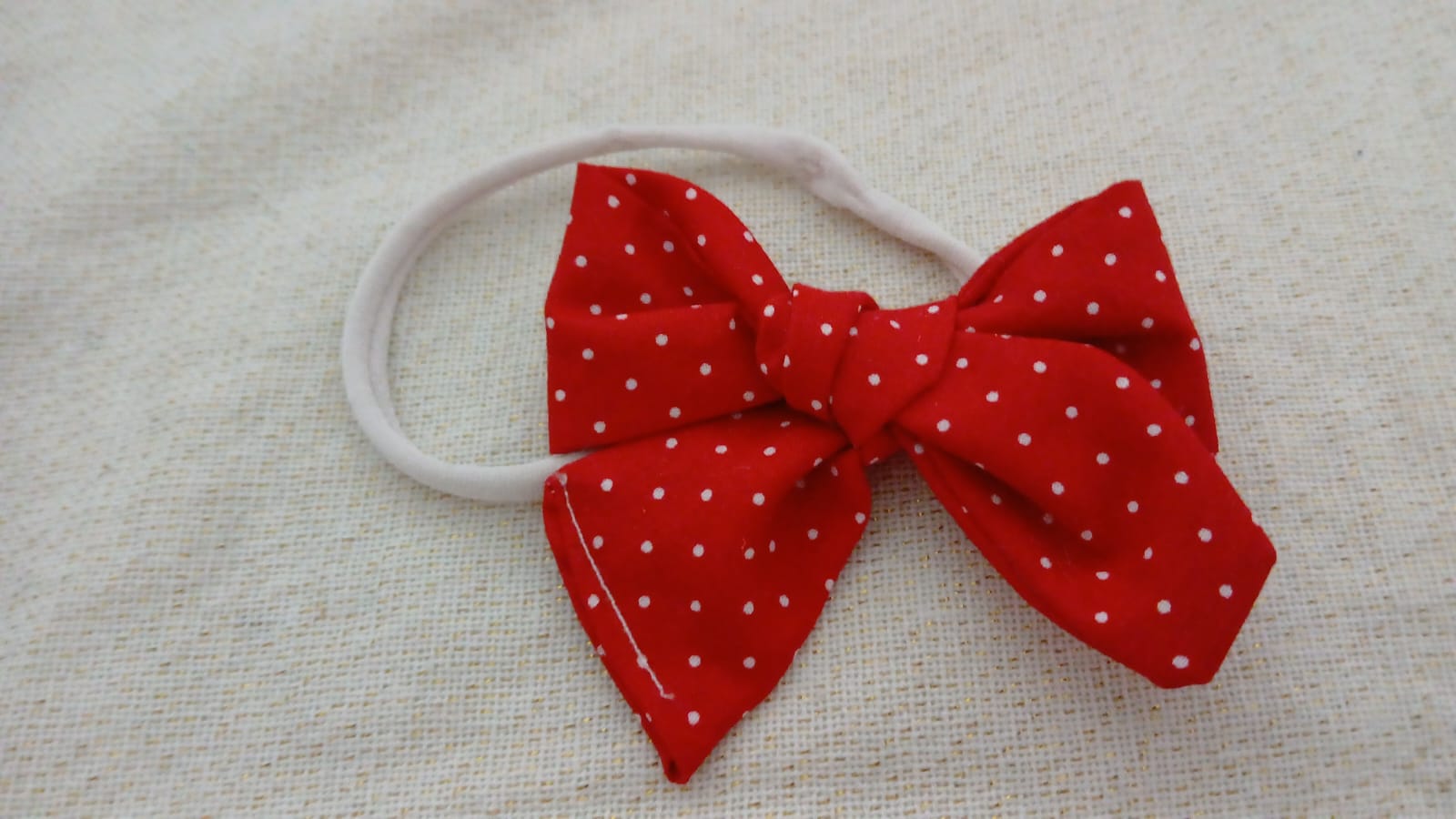 Haarband met rode strik en witte stippen