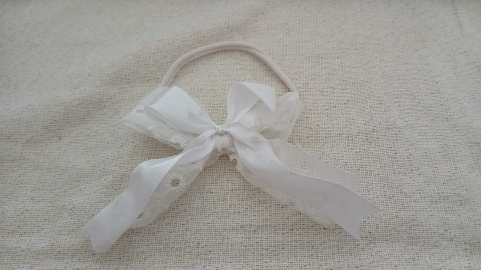 Haarband met witte strikjes
