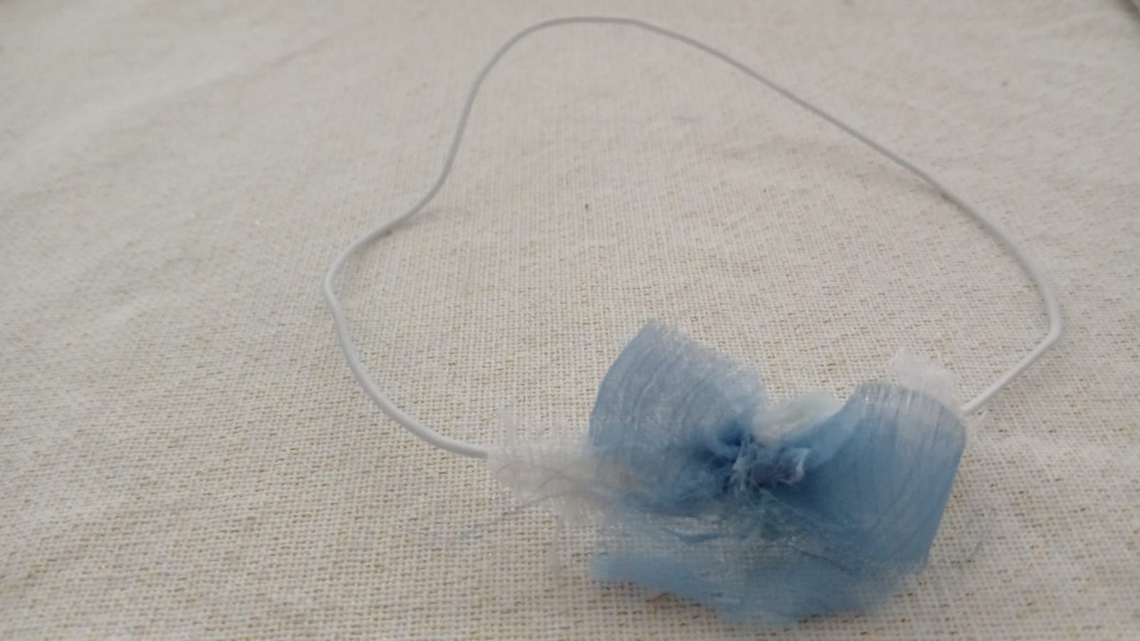 Haarband met strik in verschillende blauwtinten