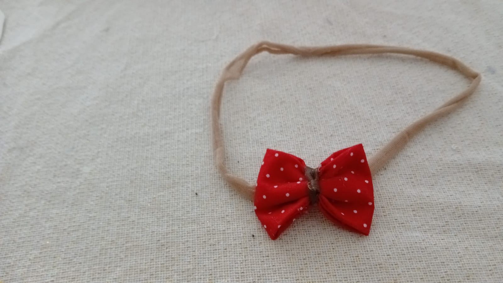 Haarband met rode strik en witte stippen