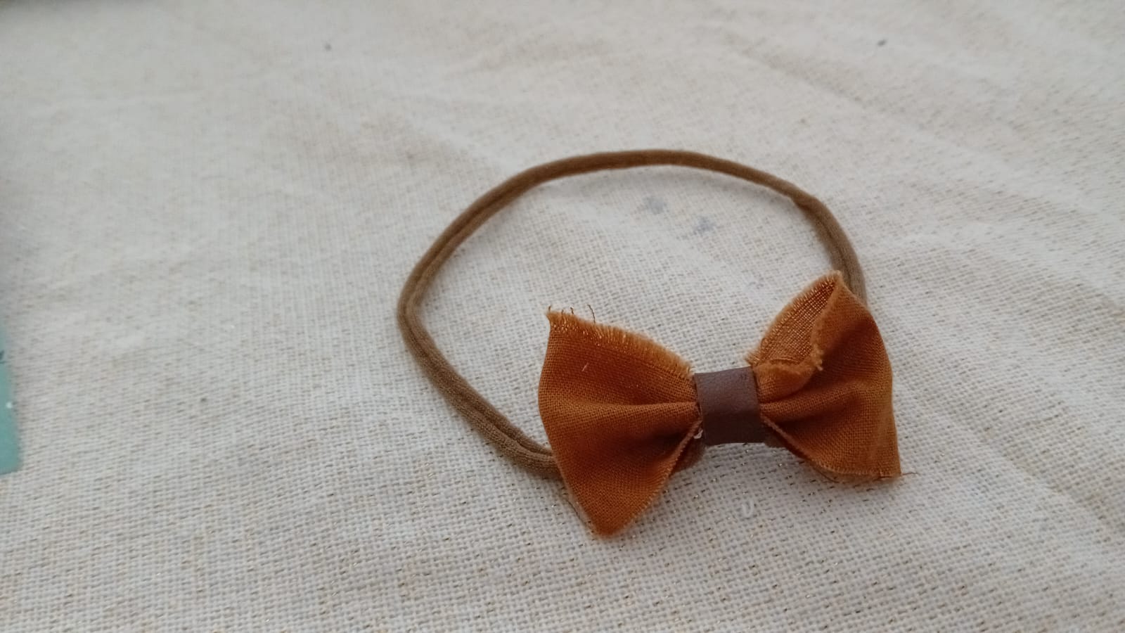 Haarband met bruine strik