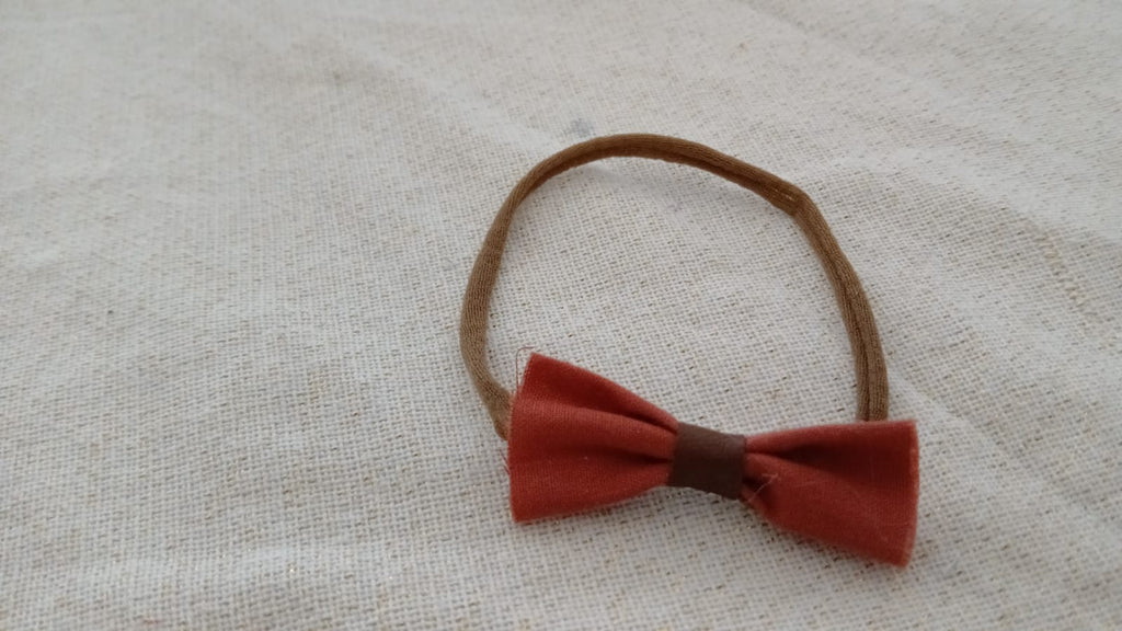 Haarband met terracotta strik