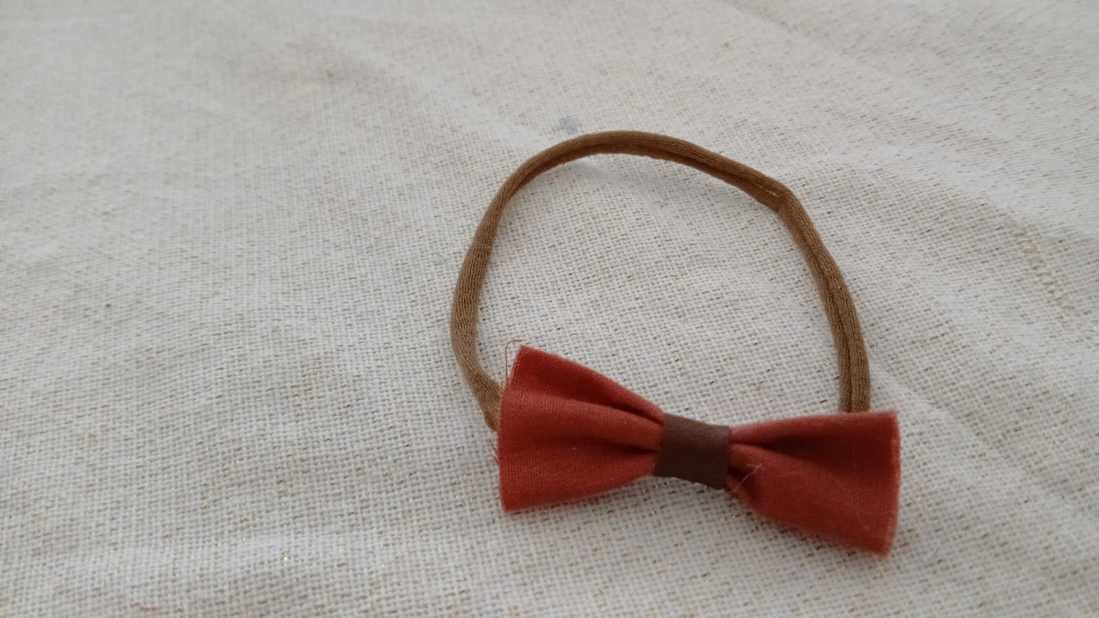 Haarband met terracotta strik