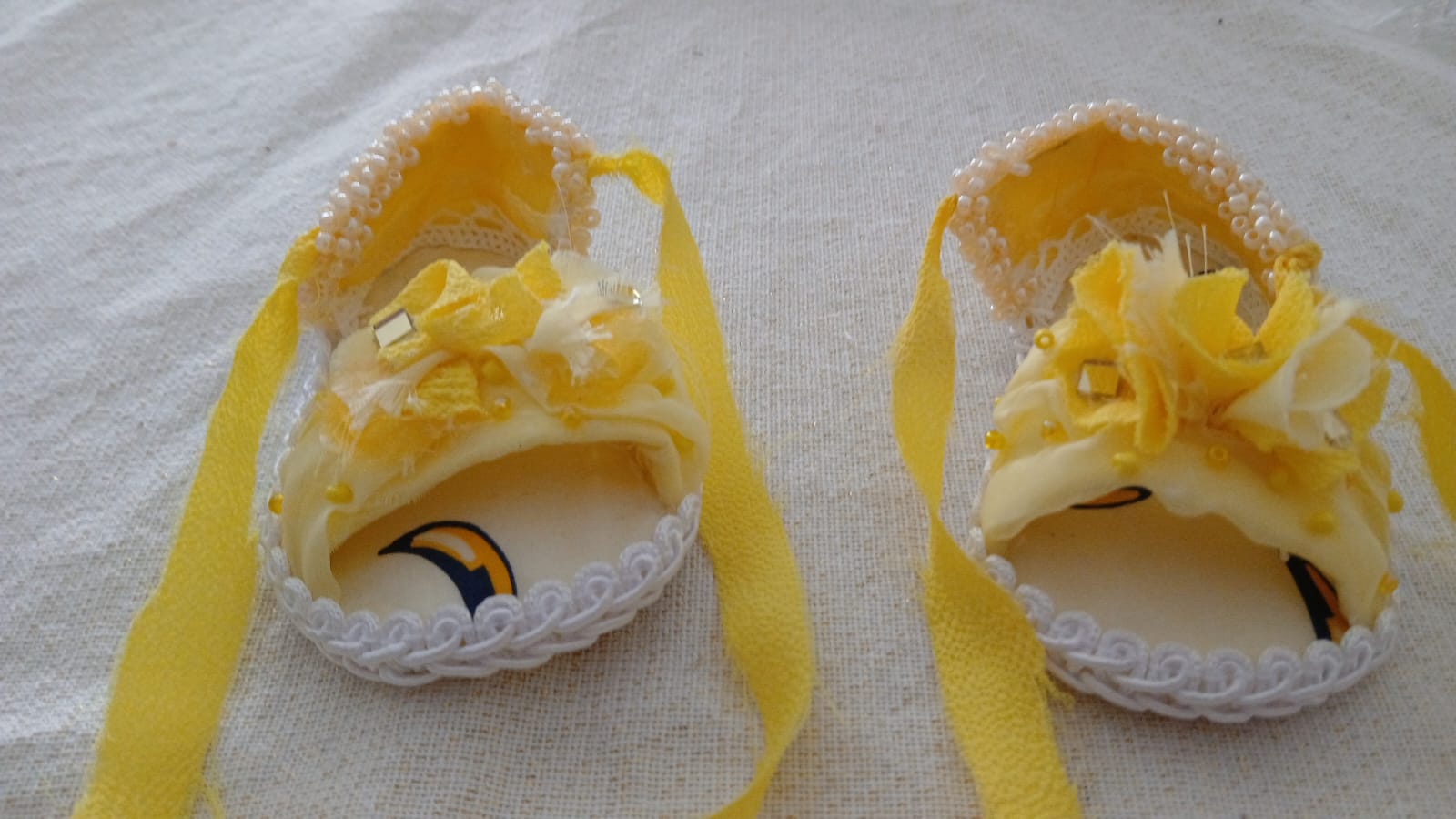 Meisjessandalen met bananenprint en strasssteentjes