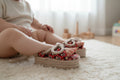 Rode sandalen met witte bloemenprint