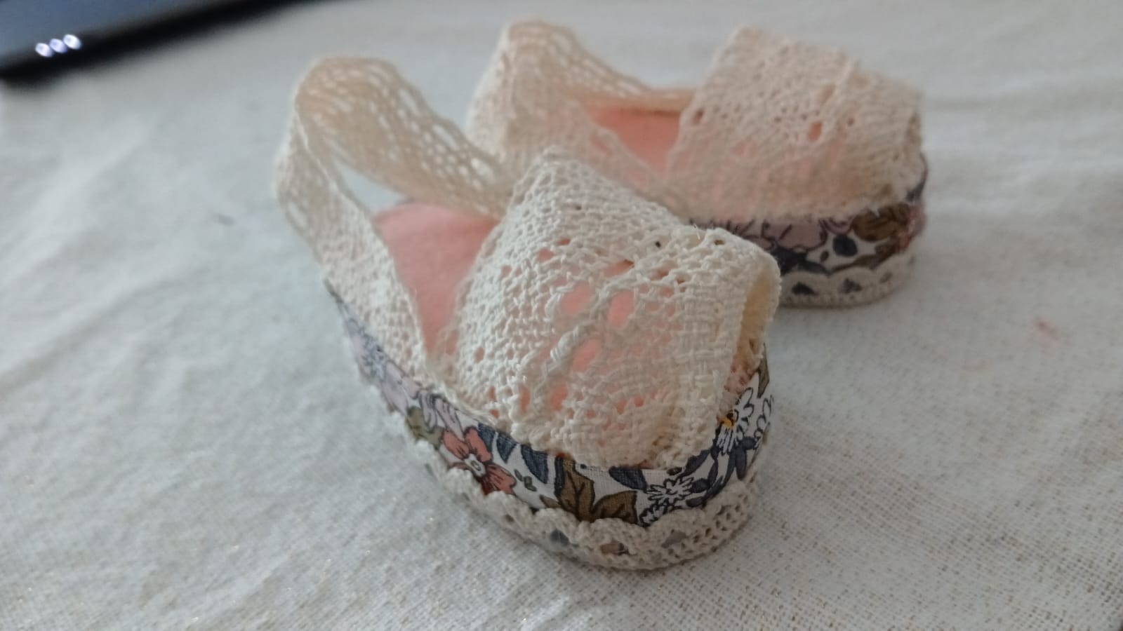 Kanten sandalen met bloemenstof