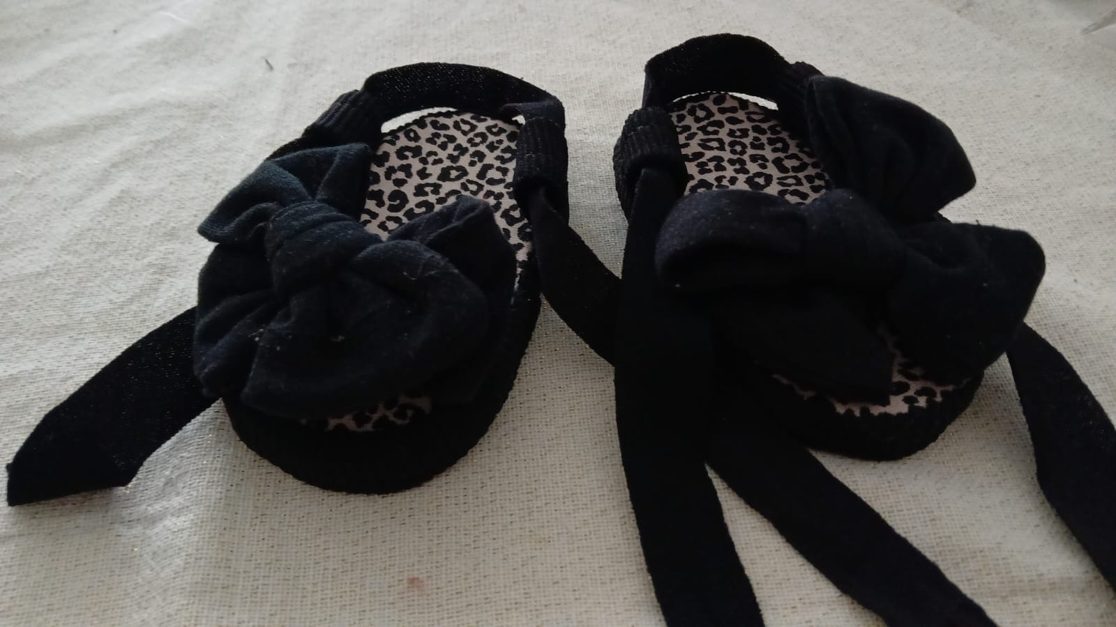 Zwarte sandalen met roze luipaardprint voor baby's