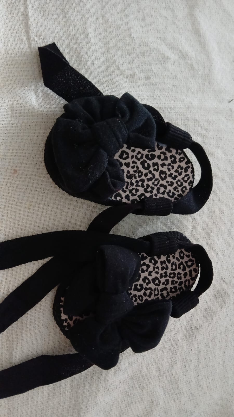 Zwarte sandalen met roze luipaardprint voor baby's