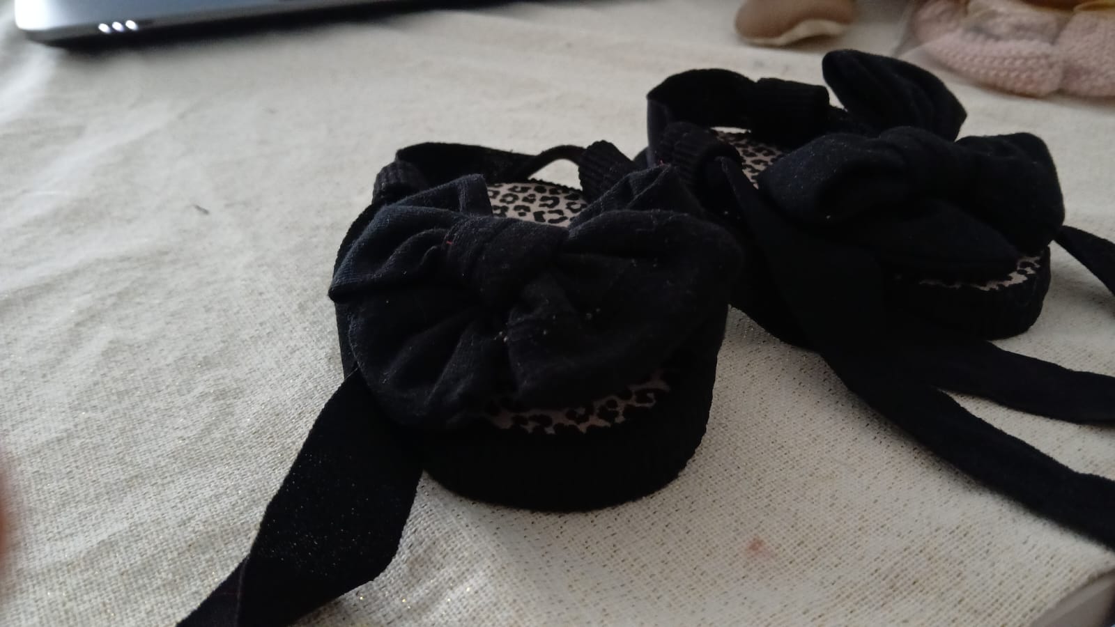 Zwarte sandalen met roze luipaardprint voor baby's