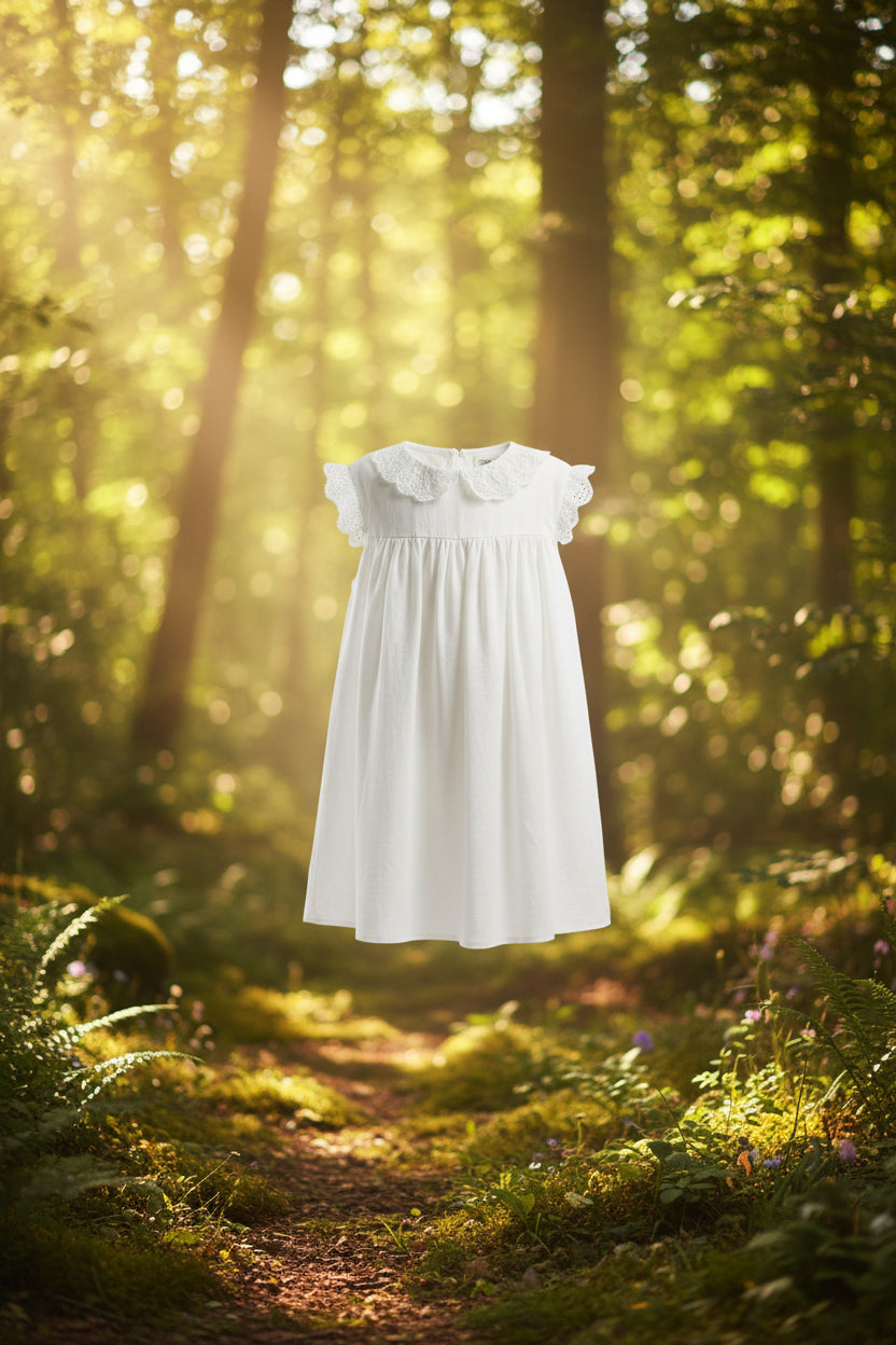 Mädchenkleid Weiß – Spitzenkragen & Schmetterlingsärmel