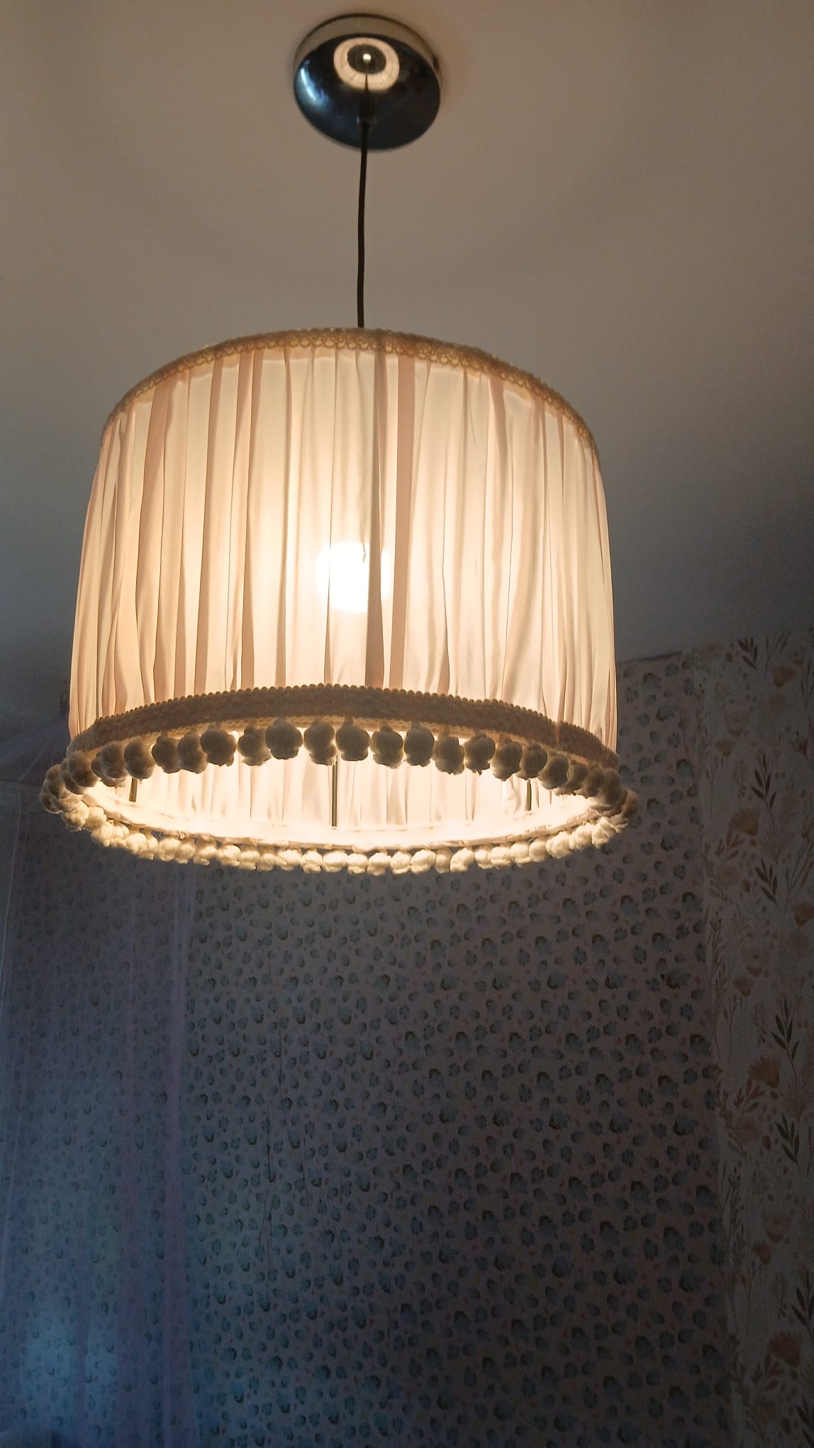 Babykamer hanglamp roze - verlicht