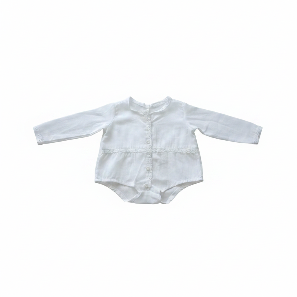 Blusa blanca niña fondo blanco