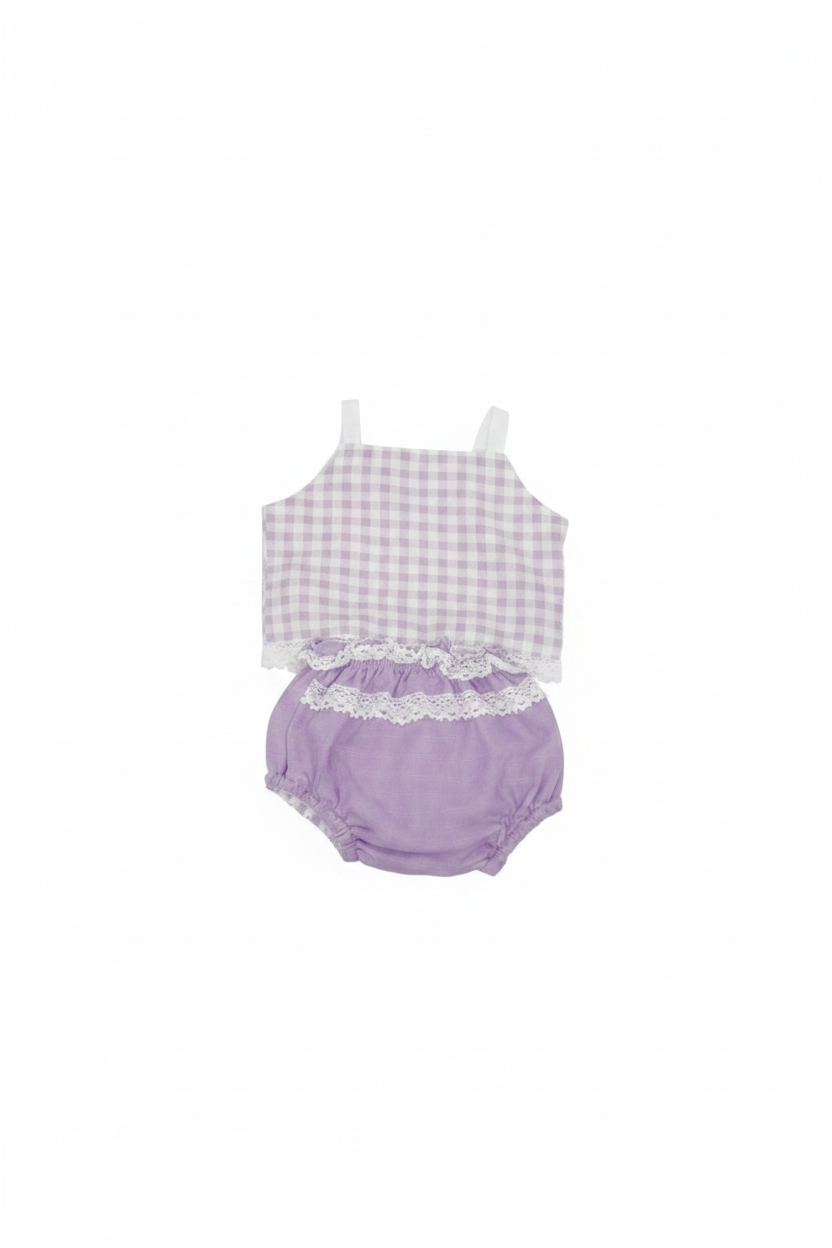 Conjunto bebé lila fondo blanco