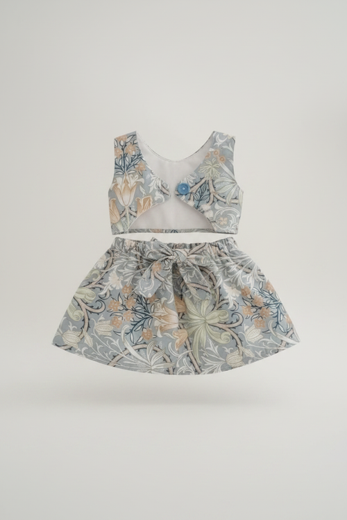 Conjunto floral azul fondo blanco