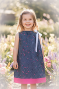 Niña con vestido