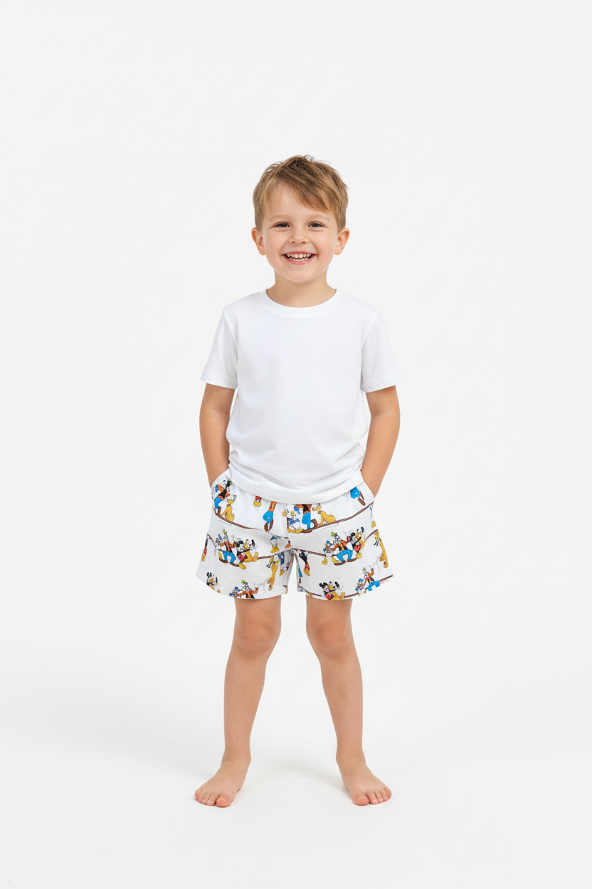 Niño con shorts Mickey