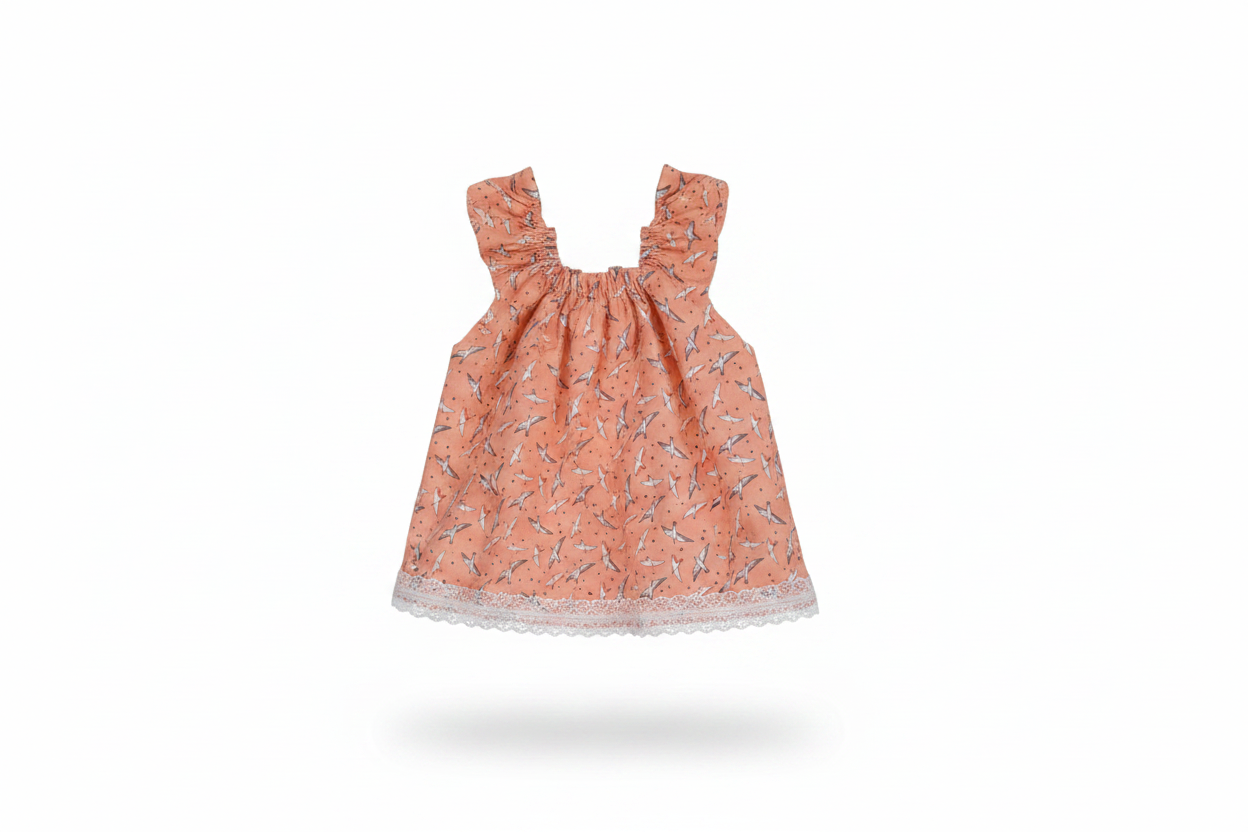 Vestido salmón con pájaros fondo blanco